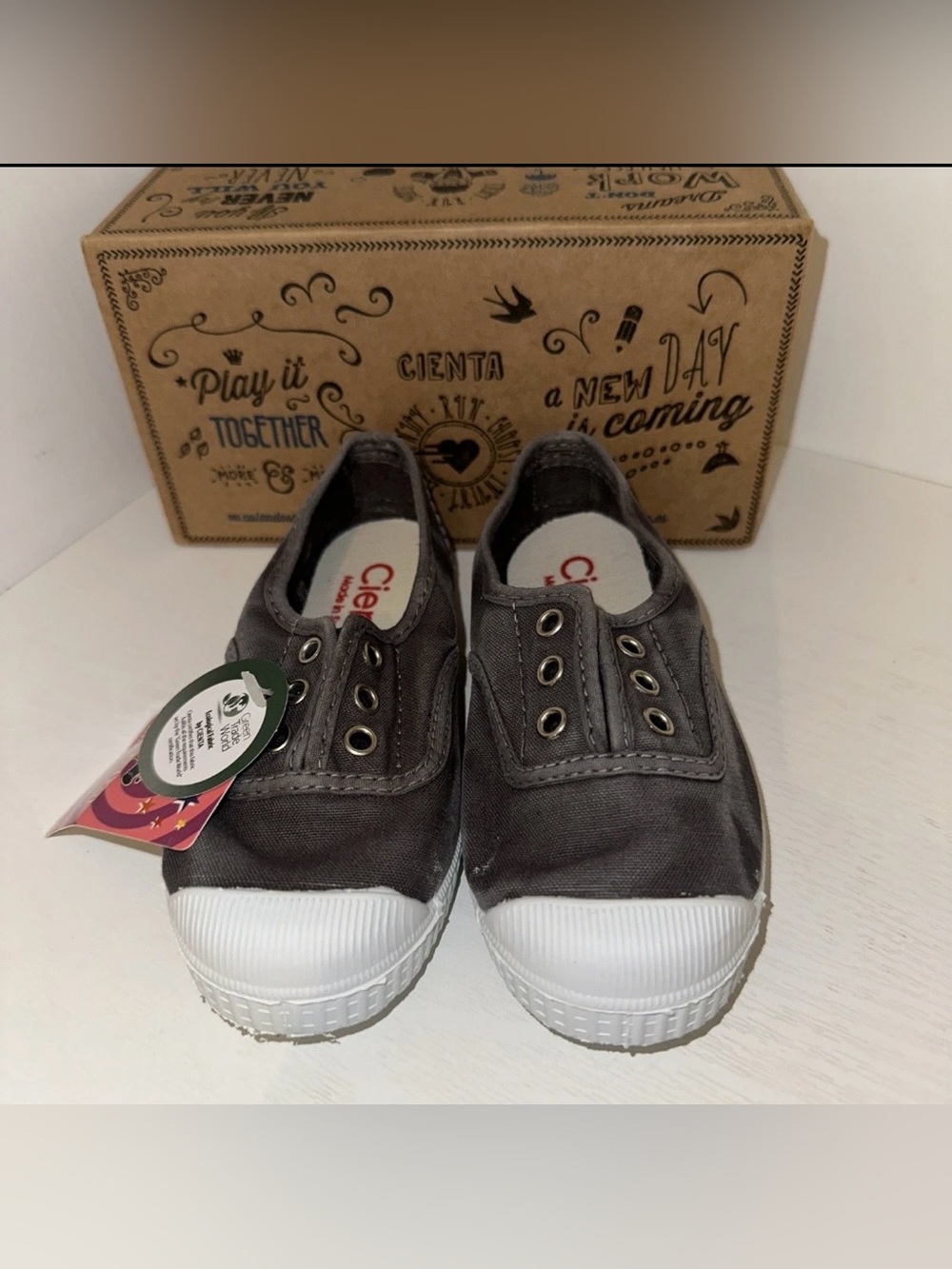 Cienta Toddler Canvas Slip On Shoes Sneakers Gray  EU 26 US 9-9.5 NIB Classic